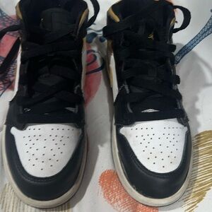 Black & yellow Jordan. Kids. Size 13C